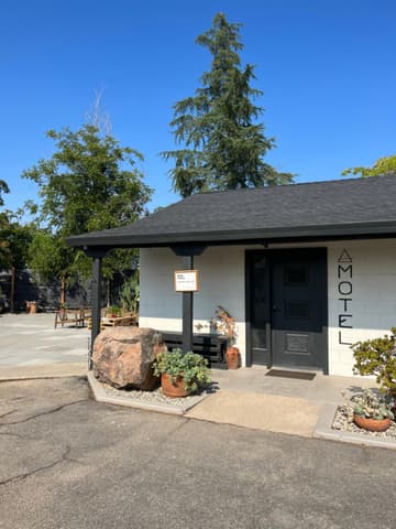 Triangle Motel