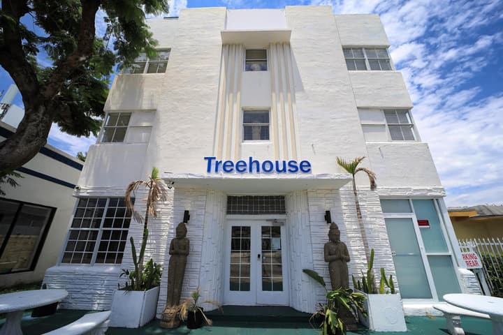 Treehouse Hotel