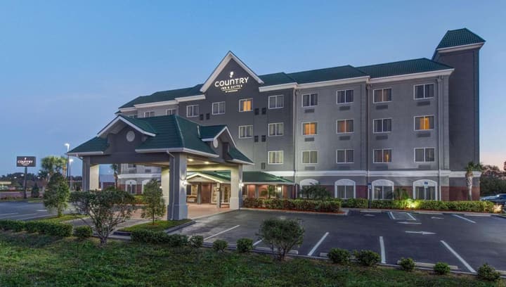 Country Inn & Suites by Radisson, St Petersburg - Clearwater, FL