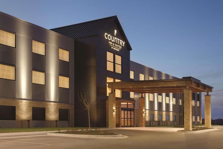 Country Inn & Suites by Radisson, Lawrence, KS