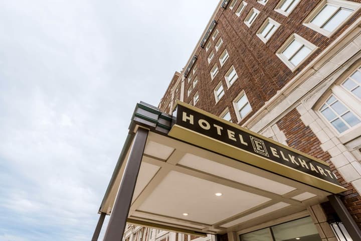 Hotel Elkhart, Tapestry Collection By Hilton