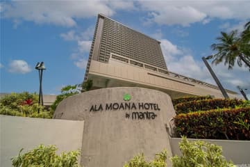 Luxury Ala Moana Resort 25th floor with balcony