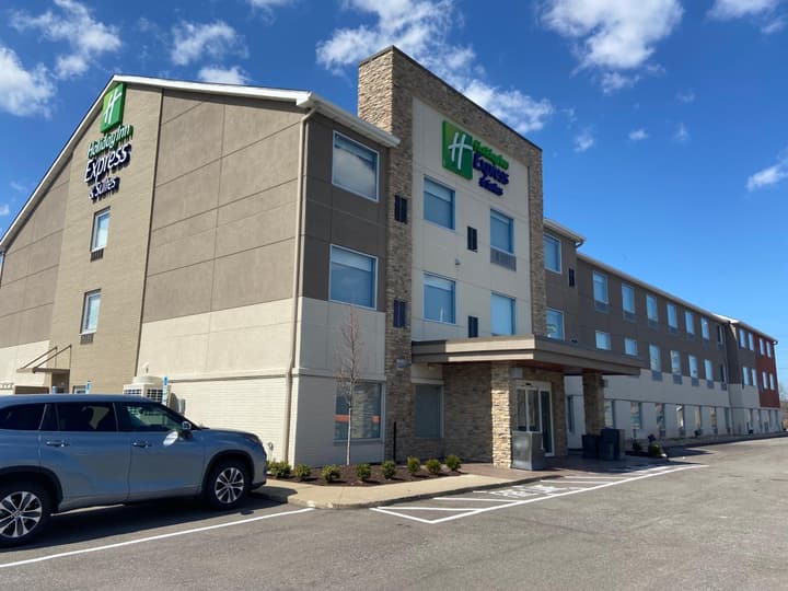 Holiday Inn Express & Suites Elyria by IHG