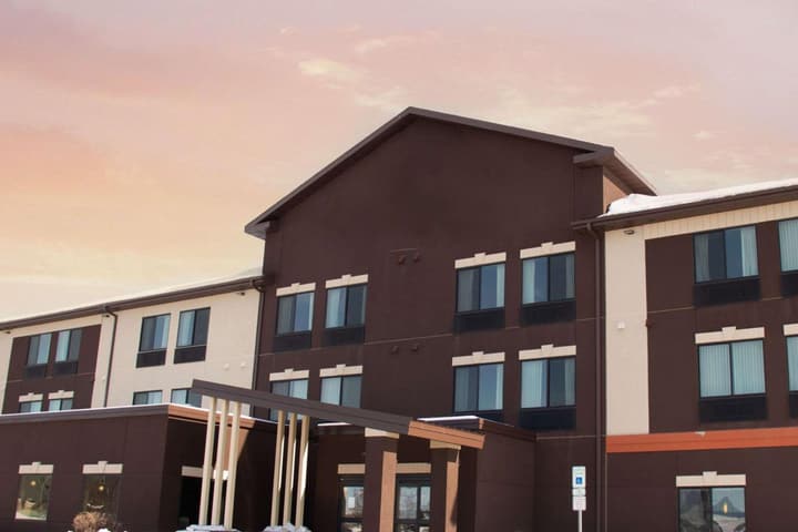 Comfort Inn & Suites Grand Forks near Alerus Center
