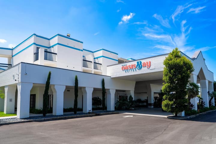 OASIS BAY SUITES, Tampa, Busch Gardens, USF