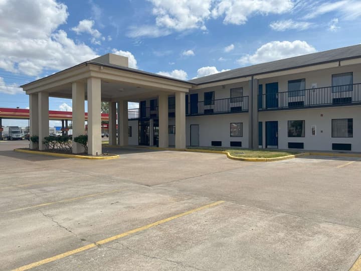 Motel 6 Cleveland, MS – Delta State University