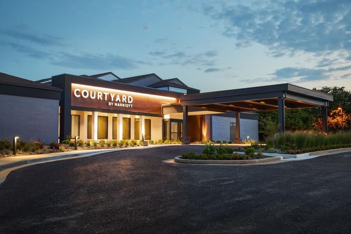 Courtyard St. Louis Westport Plaza
