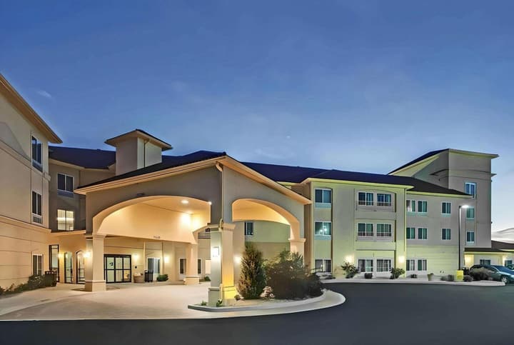 Comfort Inn & Suites Verona at Turning Stone Resort Casino
