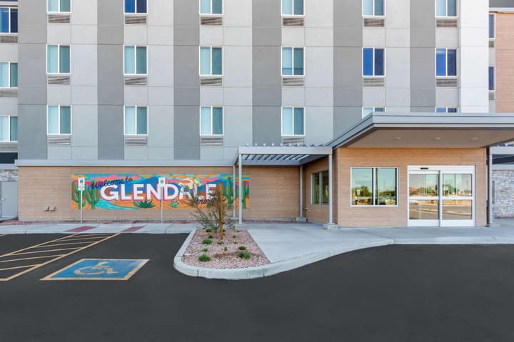 Everhome Suites Glendale Sports Entertainment District by Choice Hotels