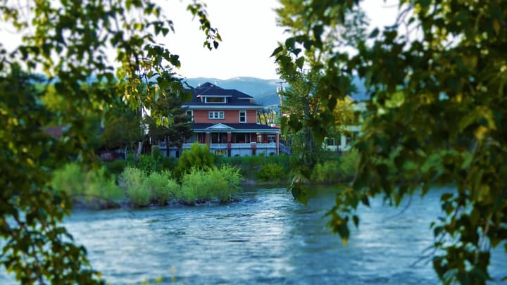 Goldsmith's Riverfront Inn