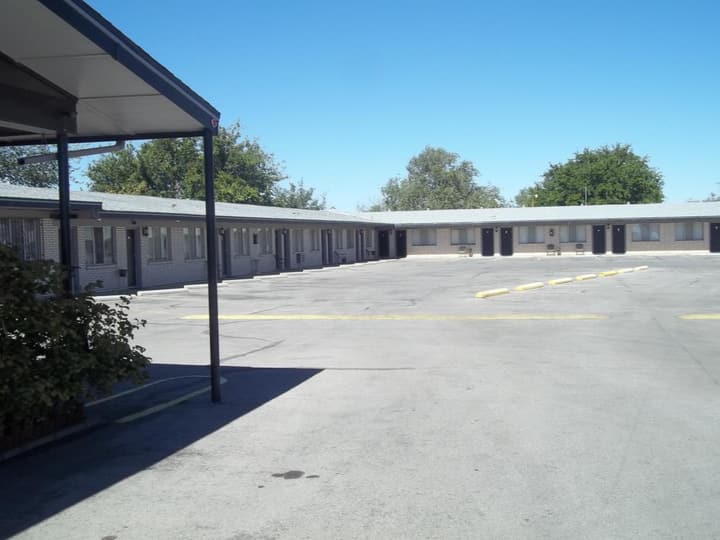 Royal Host Motel