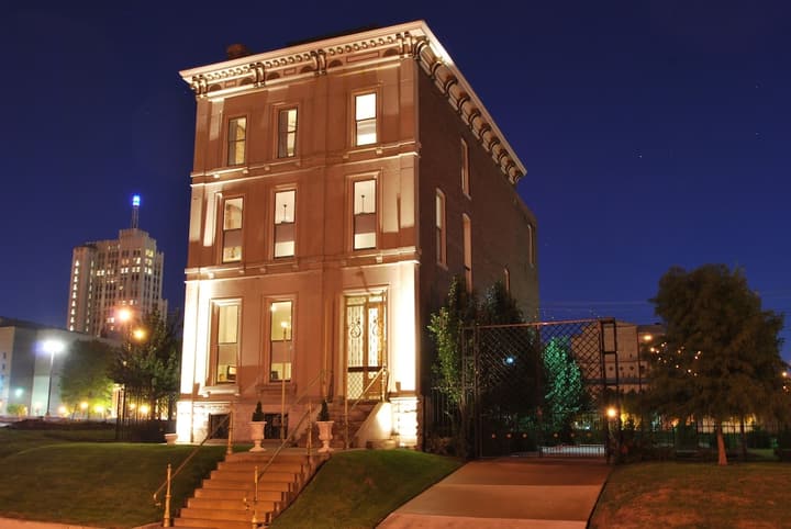 Grand Center Inn