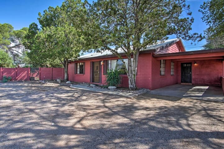 Stylish Tucson Home: Backyard Oasis w/ Grill!