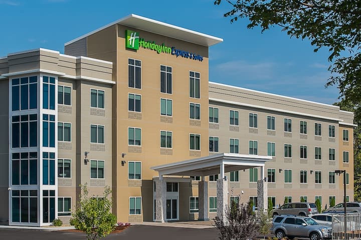 Holiday Inn Express & Suites Norwood-Boston Area by IHG