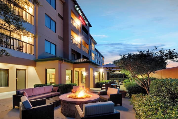 Courtyard by Marriott Dallas Mesquite