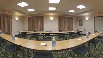Holiday Inn Express Suites Plant City by IHG