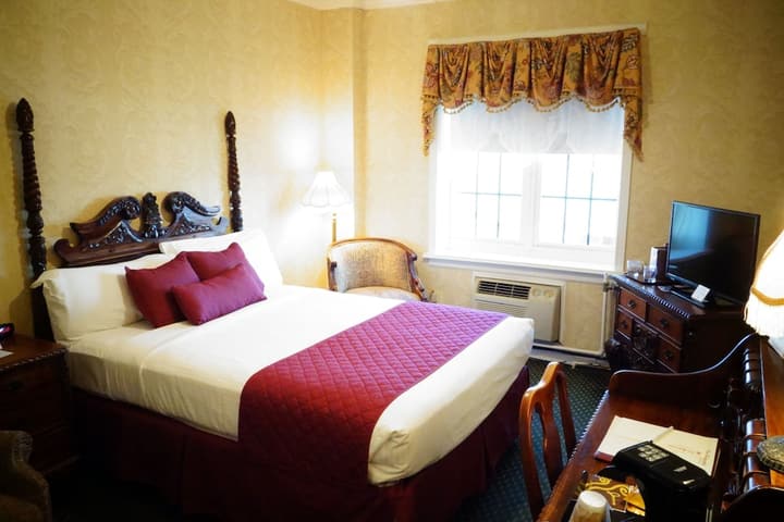 The Lafayette A grand Riverboat Era Hotel