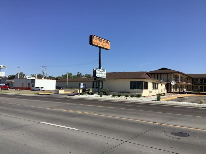 Silver Spur Vintage Inn & Suites