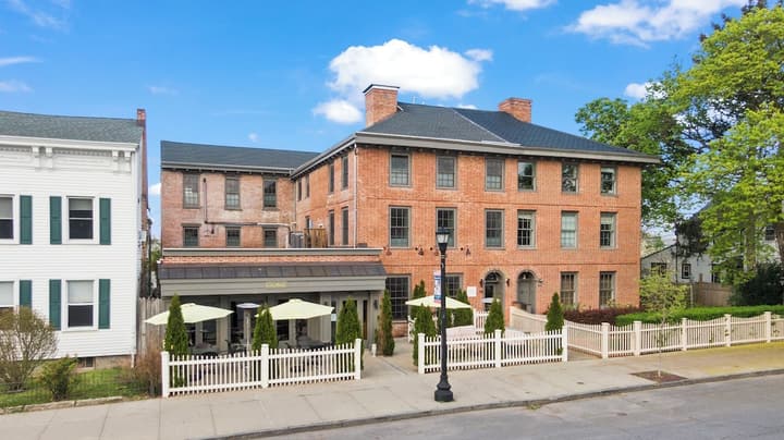 Howard Hotel