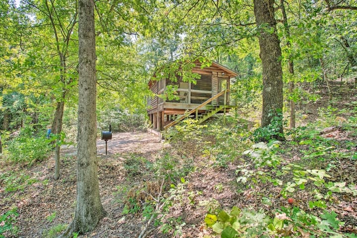 Bright Davis Escape w/ Screened-in Porch!