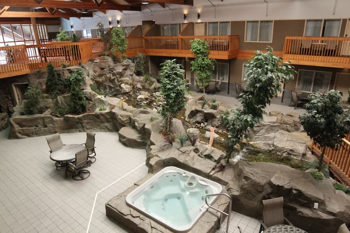 C'mon Inn Hotel & Suites
