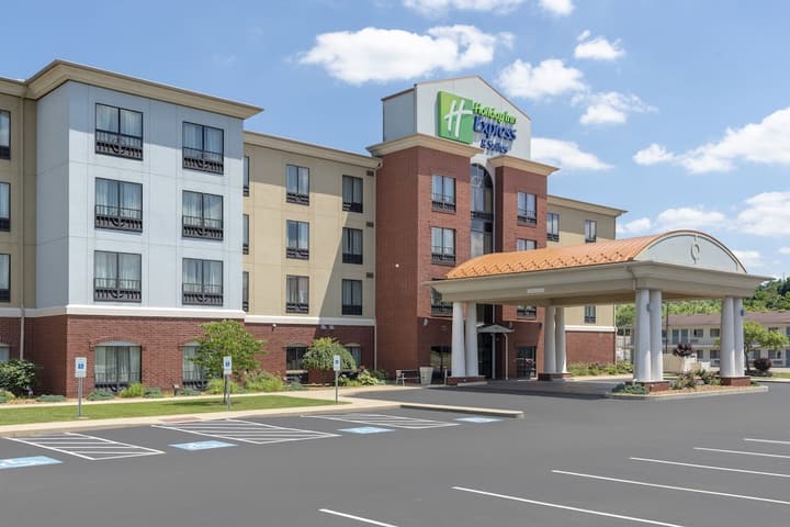 Holiday Inn Express Hotel & Suites New Philadelphia by IHG