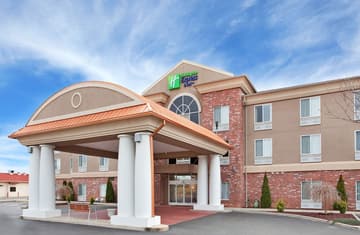 Holiday Inn Express & Suites Farmington by IHG
