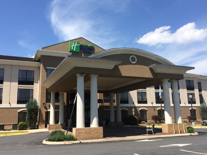 Holiday Inn Express Hotel & Suites Winchester by IHG