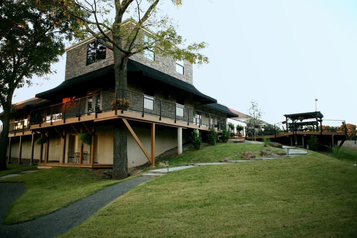 Two Hearts Inn