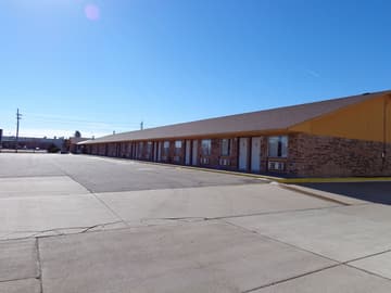 National 9 Inn Garden City