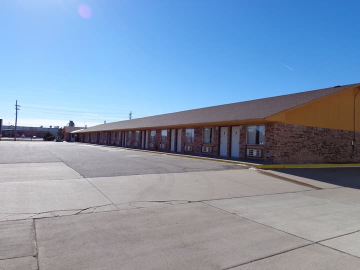 National 9 Inn Garden City