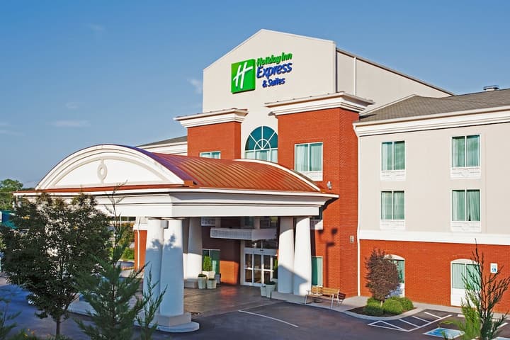 Holiday Inn Express & Suites Lenoir Cty by IHG