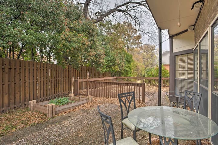 Unwind Fireside & Play Pool! Idyllic Mckinney Home