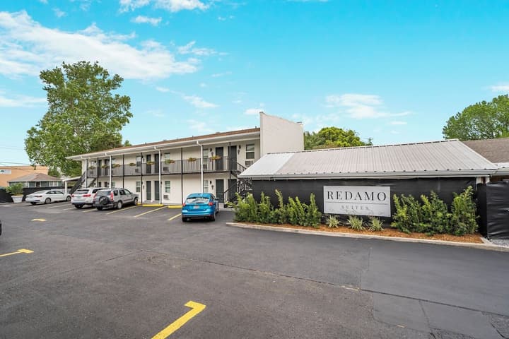 Redamo Suites