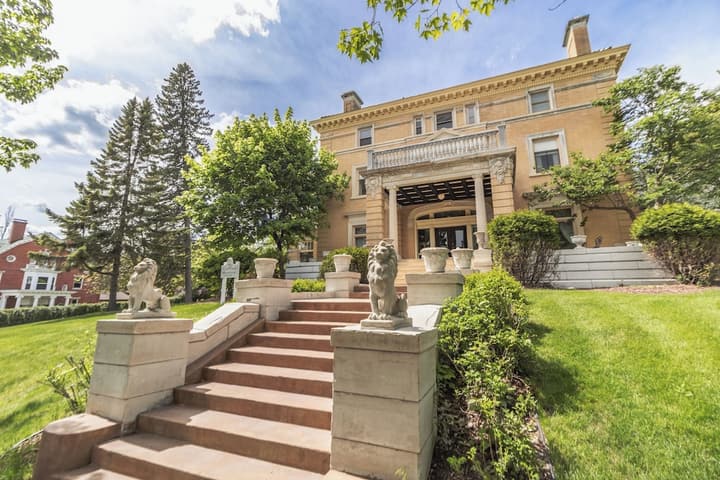 Historic Cotton Mansion Duluth Boutique Hotel