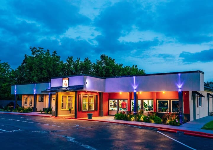 Lx Hotel, Powered by ACW Circle