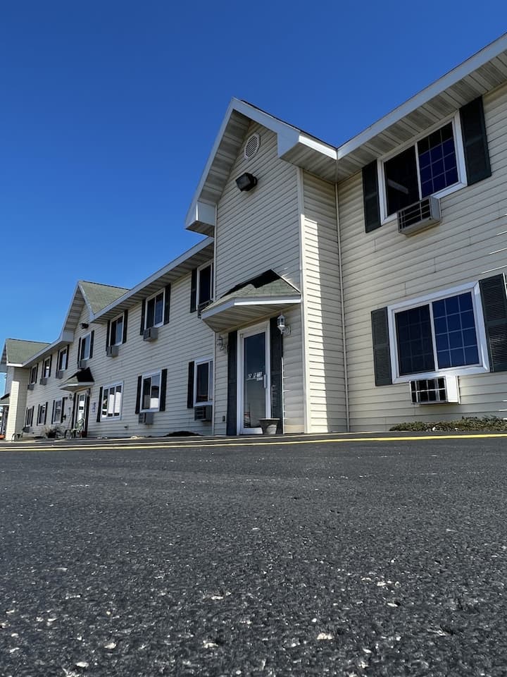 Budget Host Inn & Suites