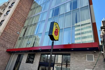 Super 8 By Wyndham Bronx Near Stadium